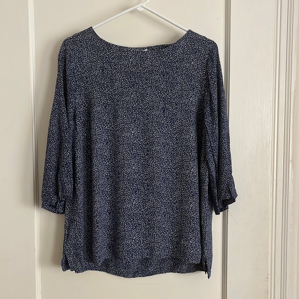 Chic and Flowy White Speck Pattern Blouse